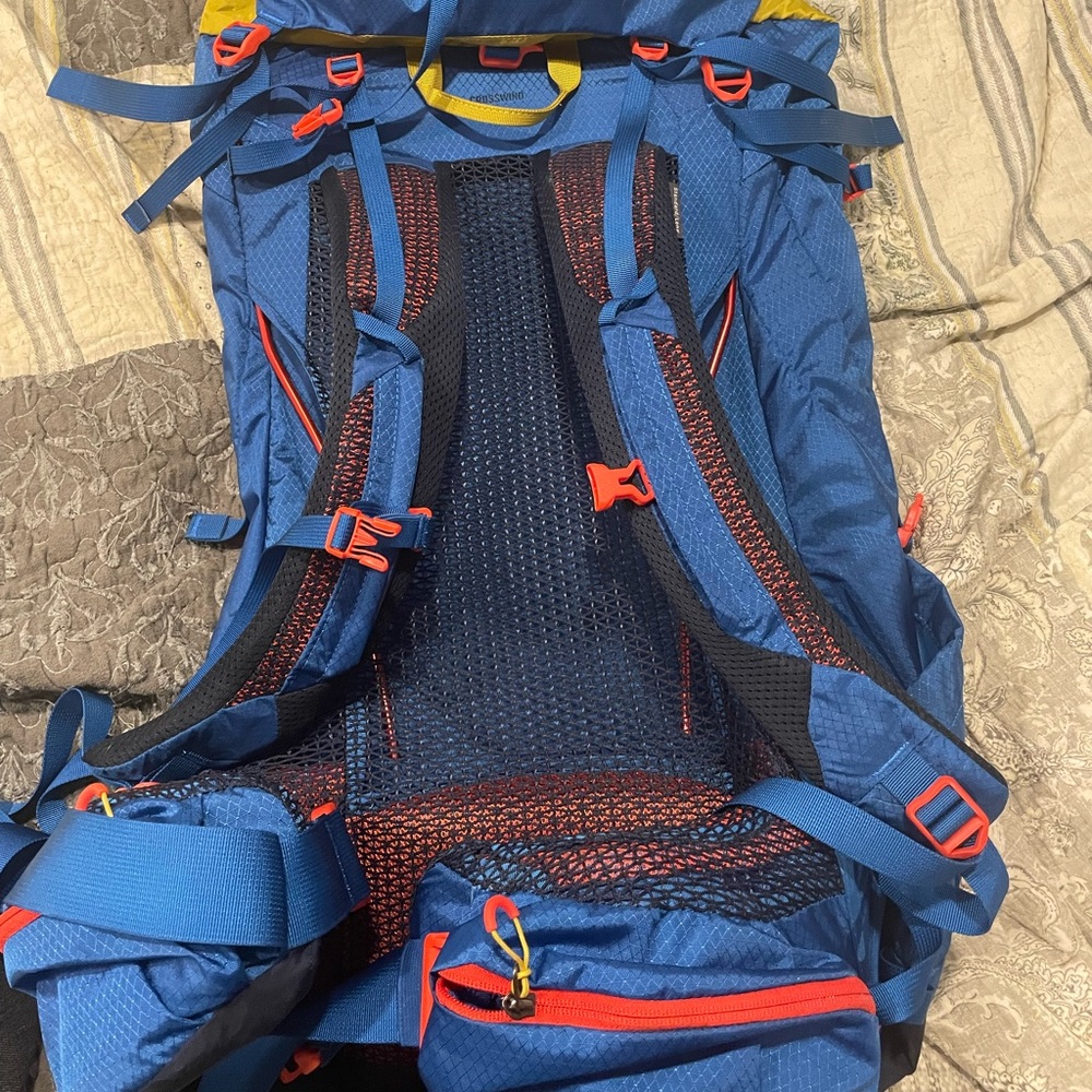 MEC Backpacking backpack - Picture 2 of 3